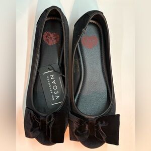 NIB T.U.K Black Vegan Velvet Bow Slip-On Flats